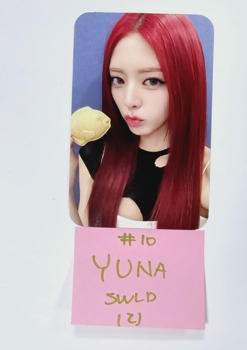 ITZY "BORN TO BE" - Soundwave Luckydraw Event Photocard [24.2.7]