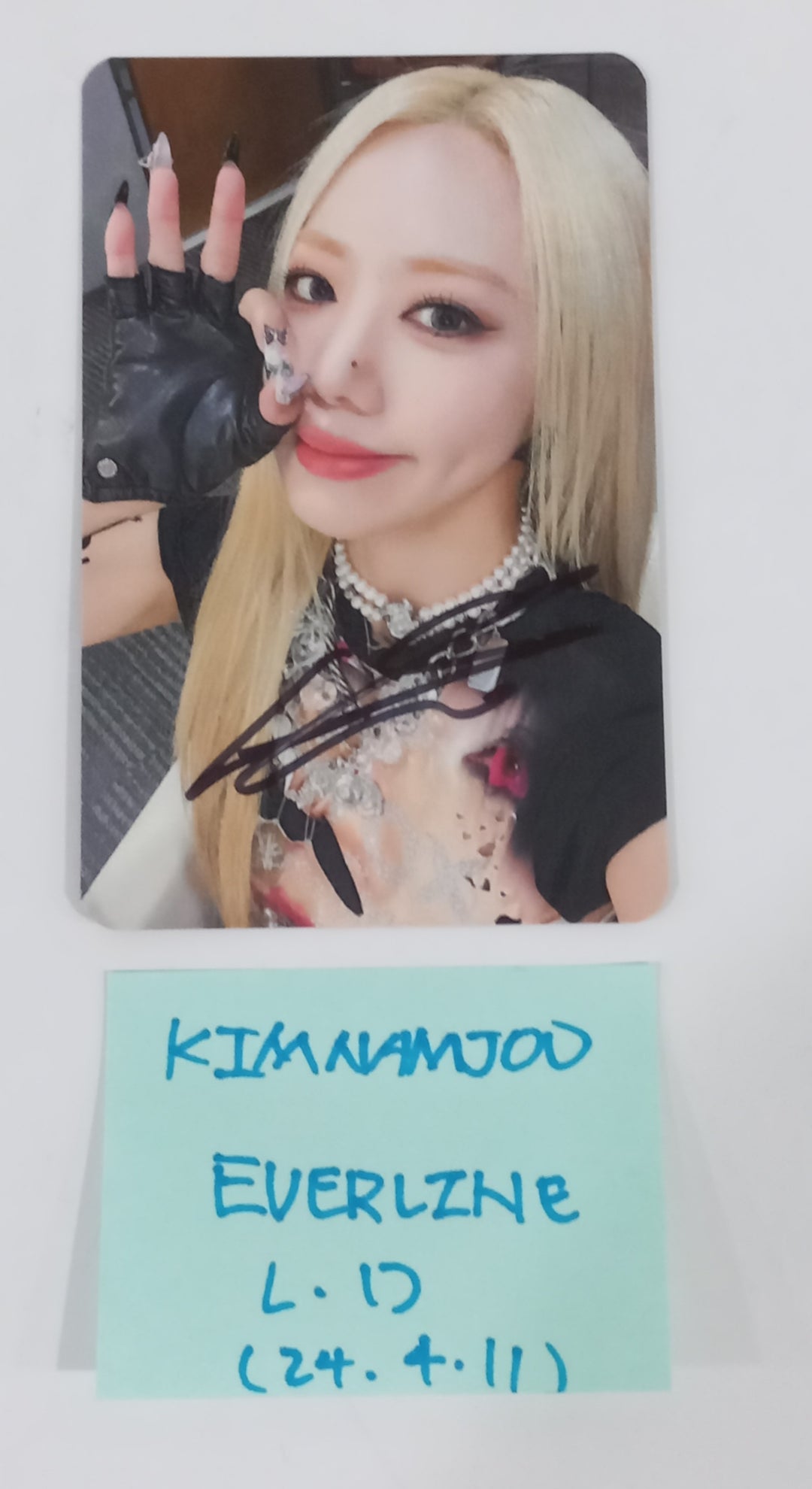 Kim Nam Joo " BAD" - Hand Autographed(Signed) Photocard [24.4.11]