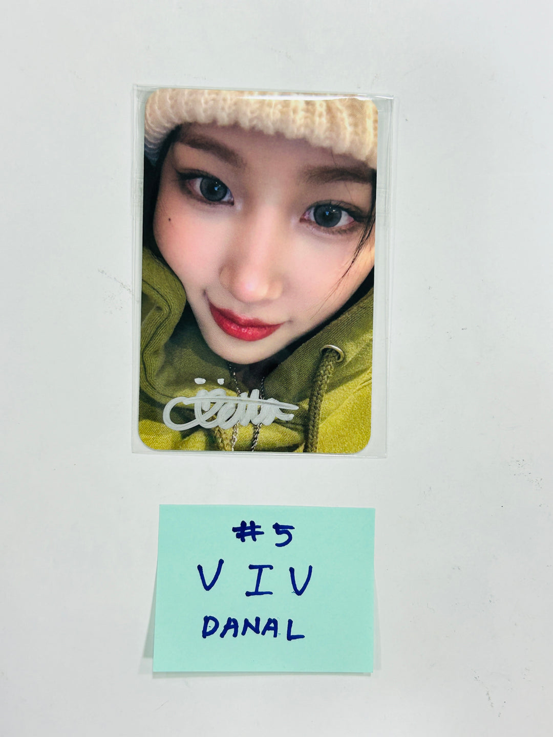 ViV "Bomb" Debut 1st EP - Danal Pre-Order Benefit (Hand Autographed(Signed) Photocard [24.4.29]