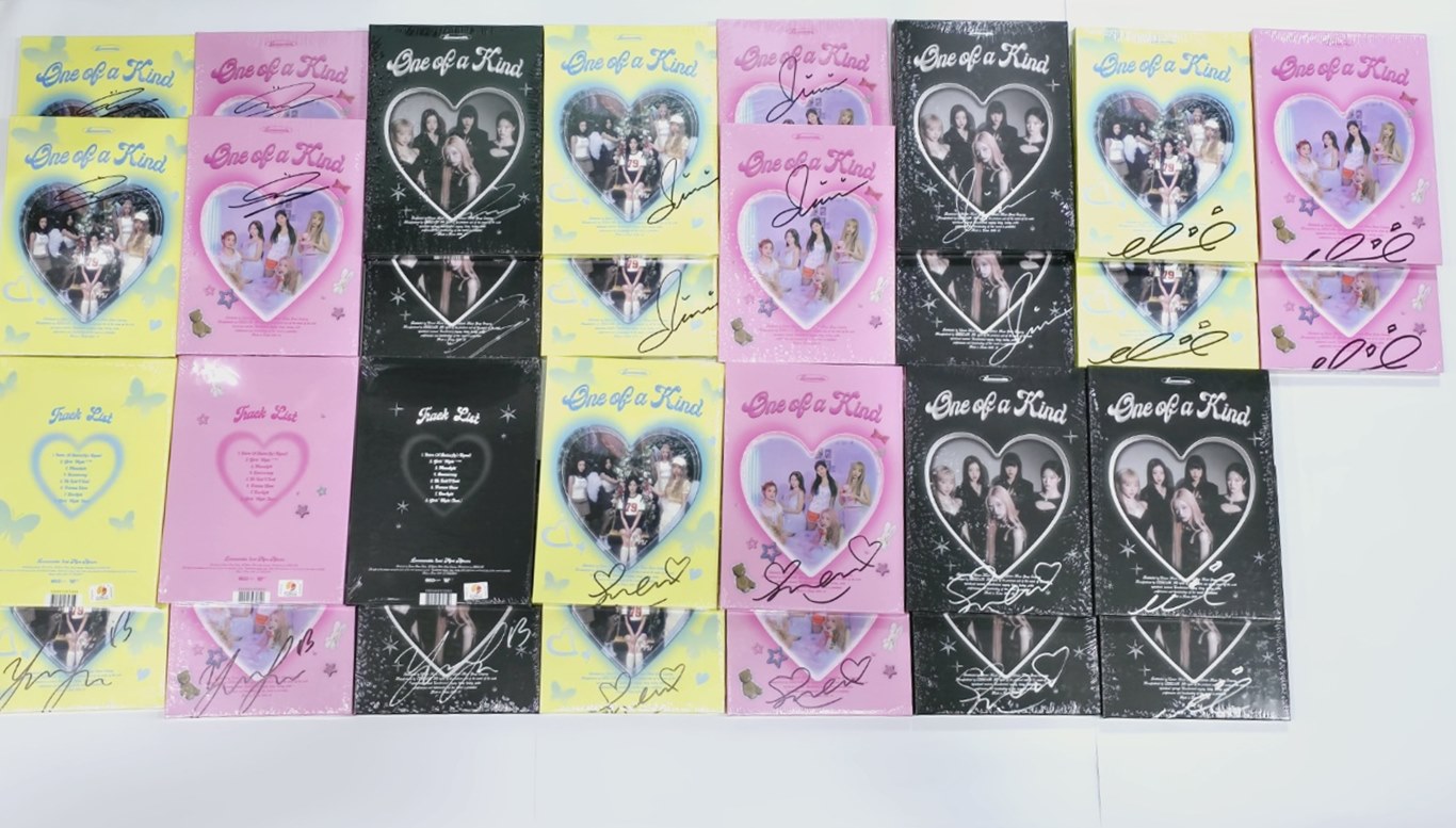 LOOSSEMBLE [Loossemble] Autographed Signed Album LOONA ARTMS