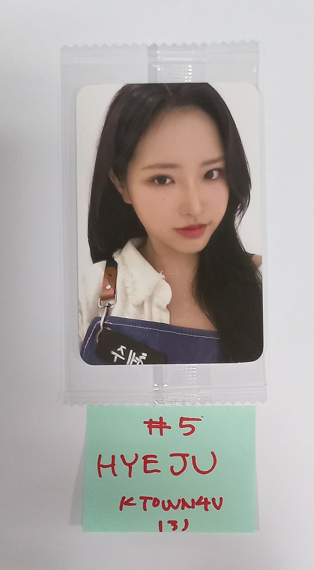 Loossemble "One of a Kind" - Ktown4U Cafe Event Photocard [24.5.9]
