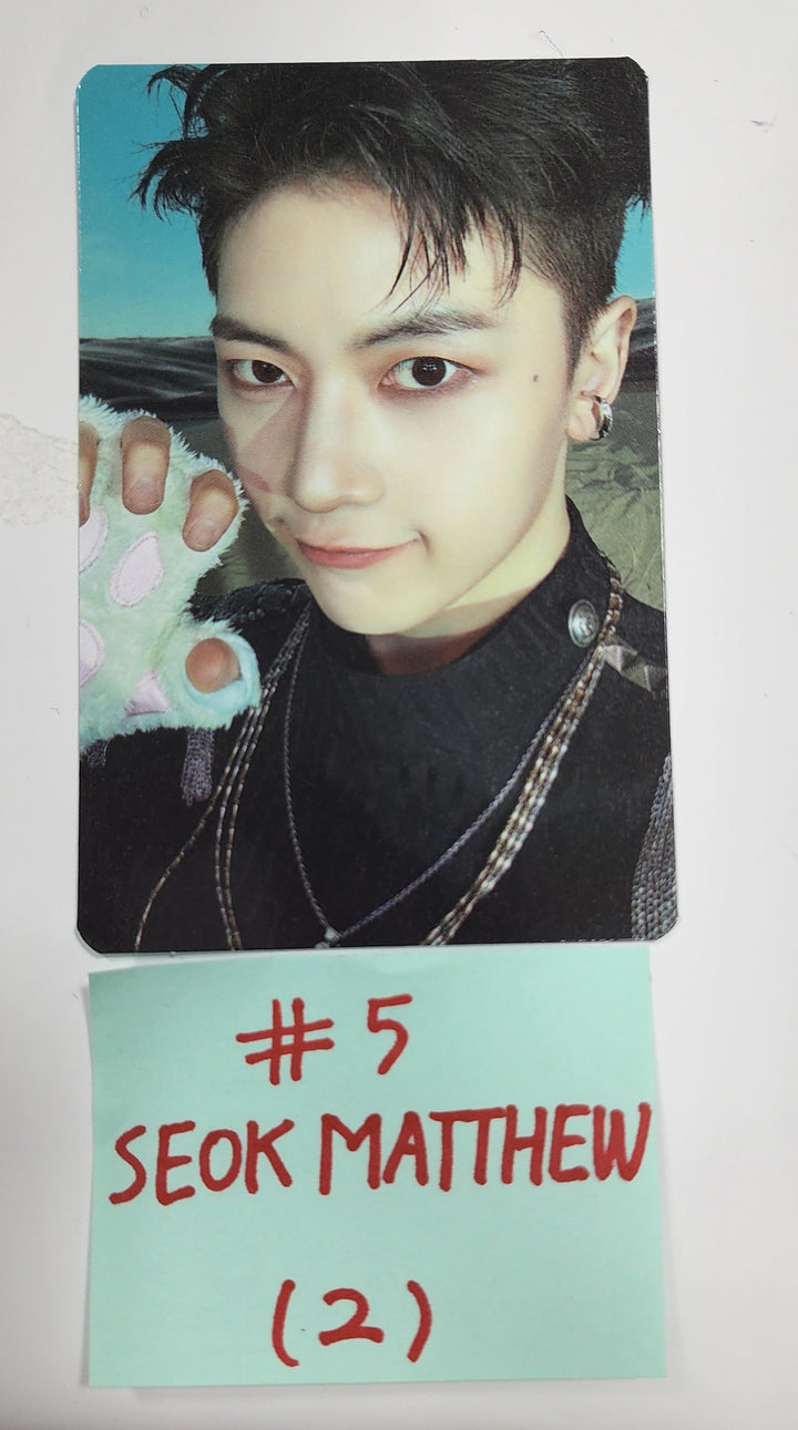 ZB1 - "You had me at HELLO" ZB1 x Line Friends Square Pop-Up in Gangnam Official MD - Trading Random Photocard [24.05.31]