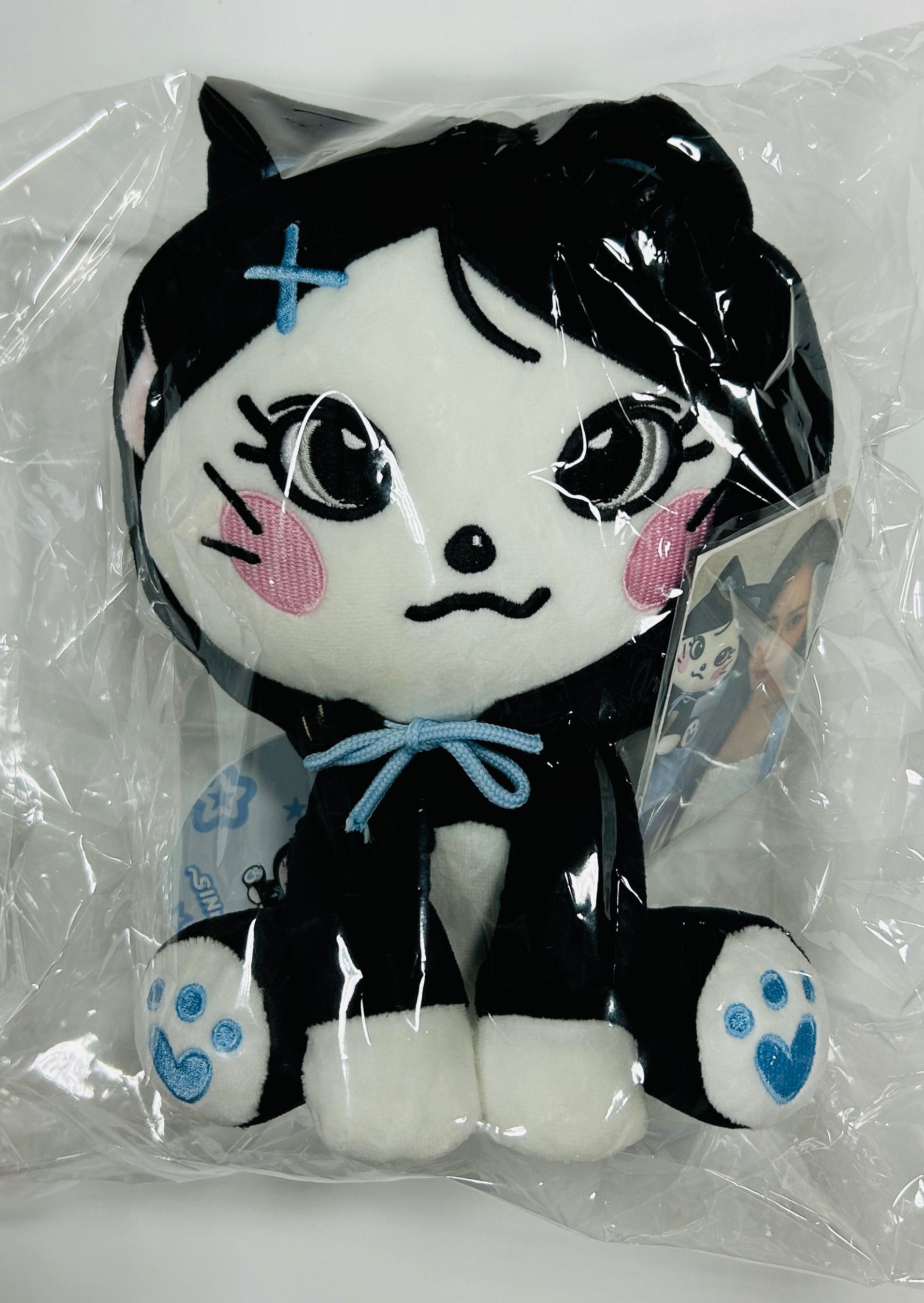 VIVIZ - 2024 CONCERT OFFICIAL MD [Plush Doll, Plush Keyring, Light –  HALLYUSUPERSTORE