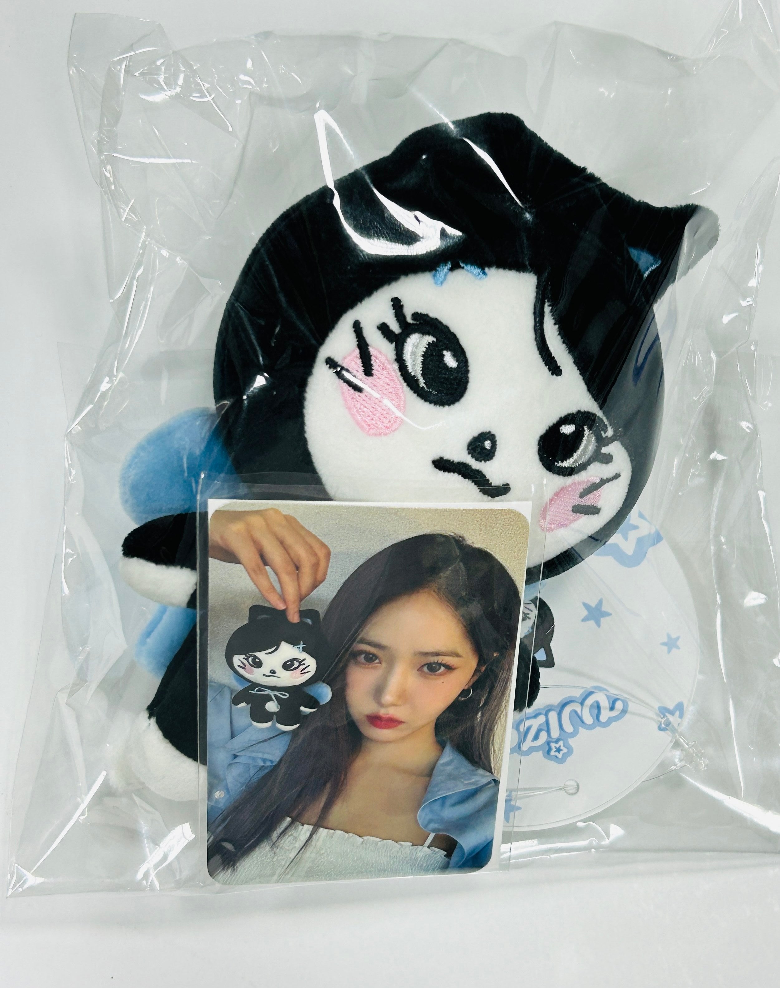 VIVIZ - 2024 CONCERT OFFICIAL MD [Plush Doll, Plush Keyring, Light