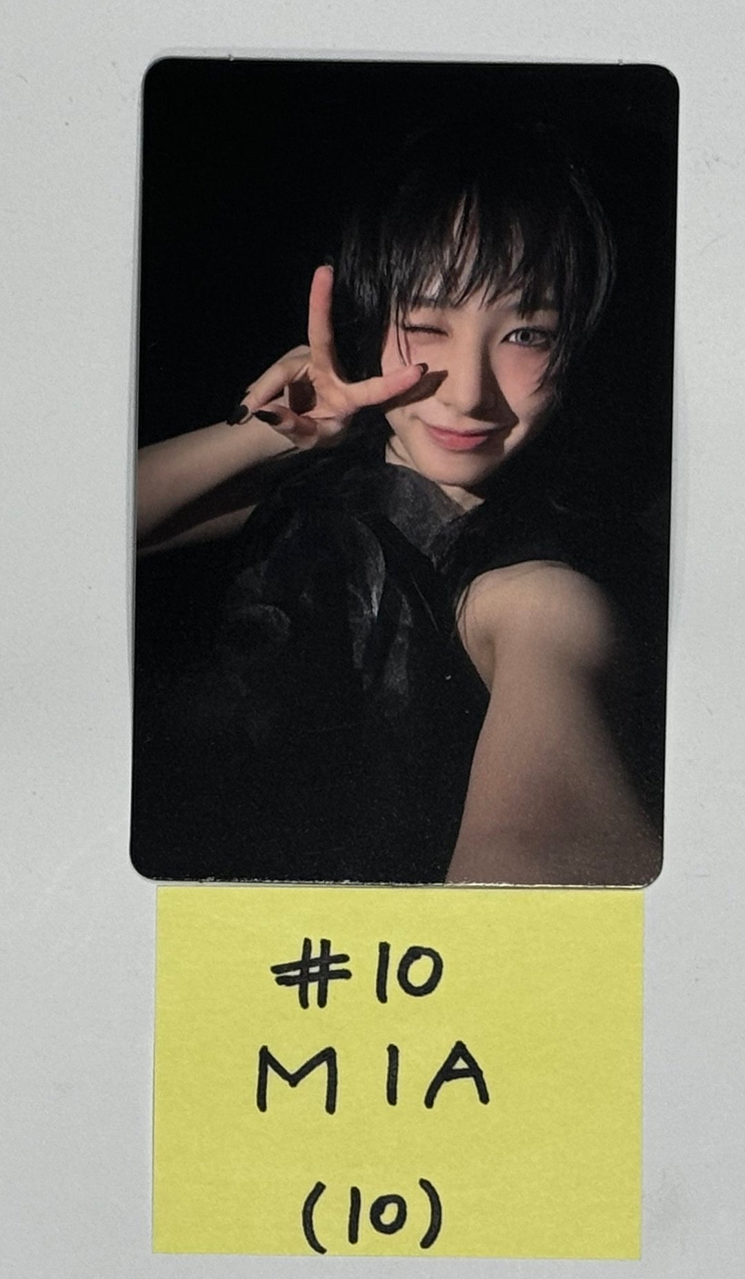 Everglow "ZOMBIE" - Official Photocard, Postcard [24.6.14] - HALLYUSUPERSTORE