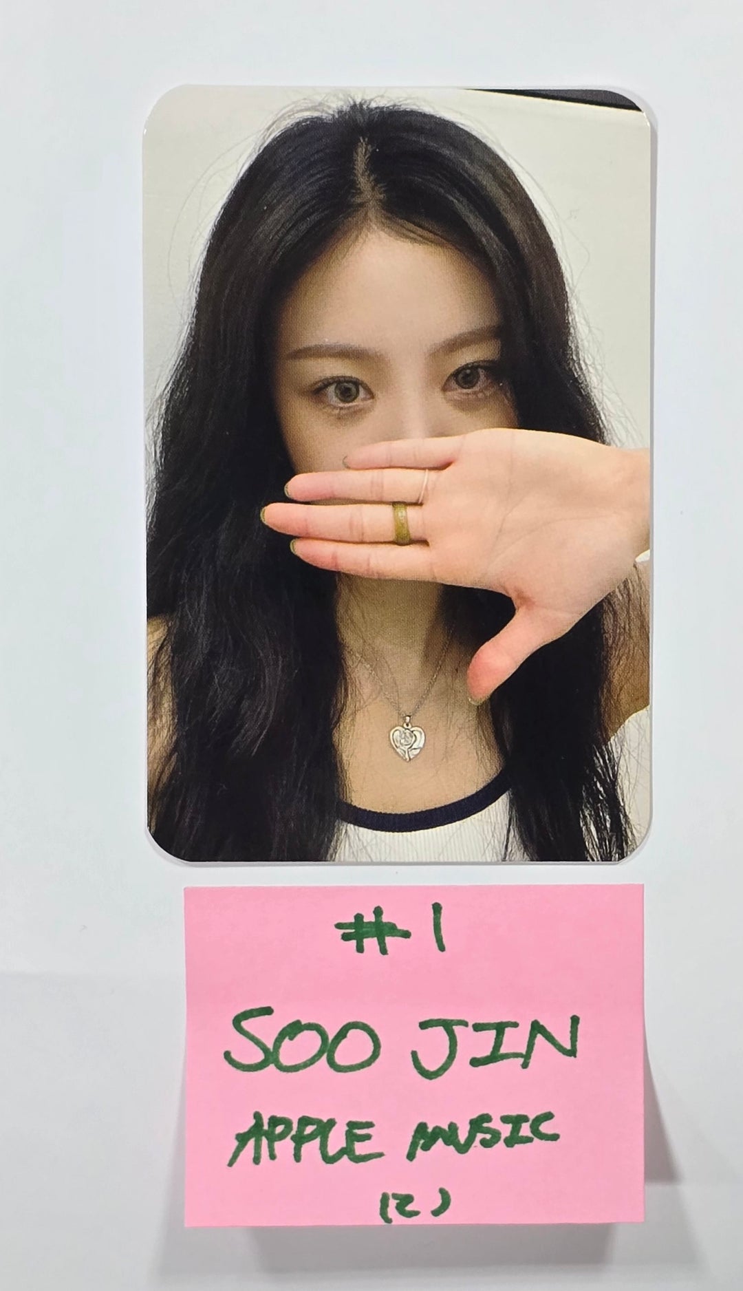 Soojin "RIZZ" - Apple Music Fansign Event Photocard [24.7.5] - HALLYUSUPERSTORE