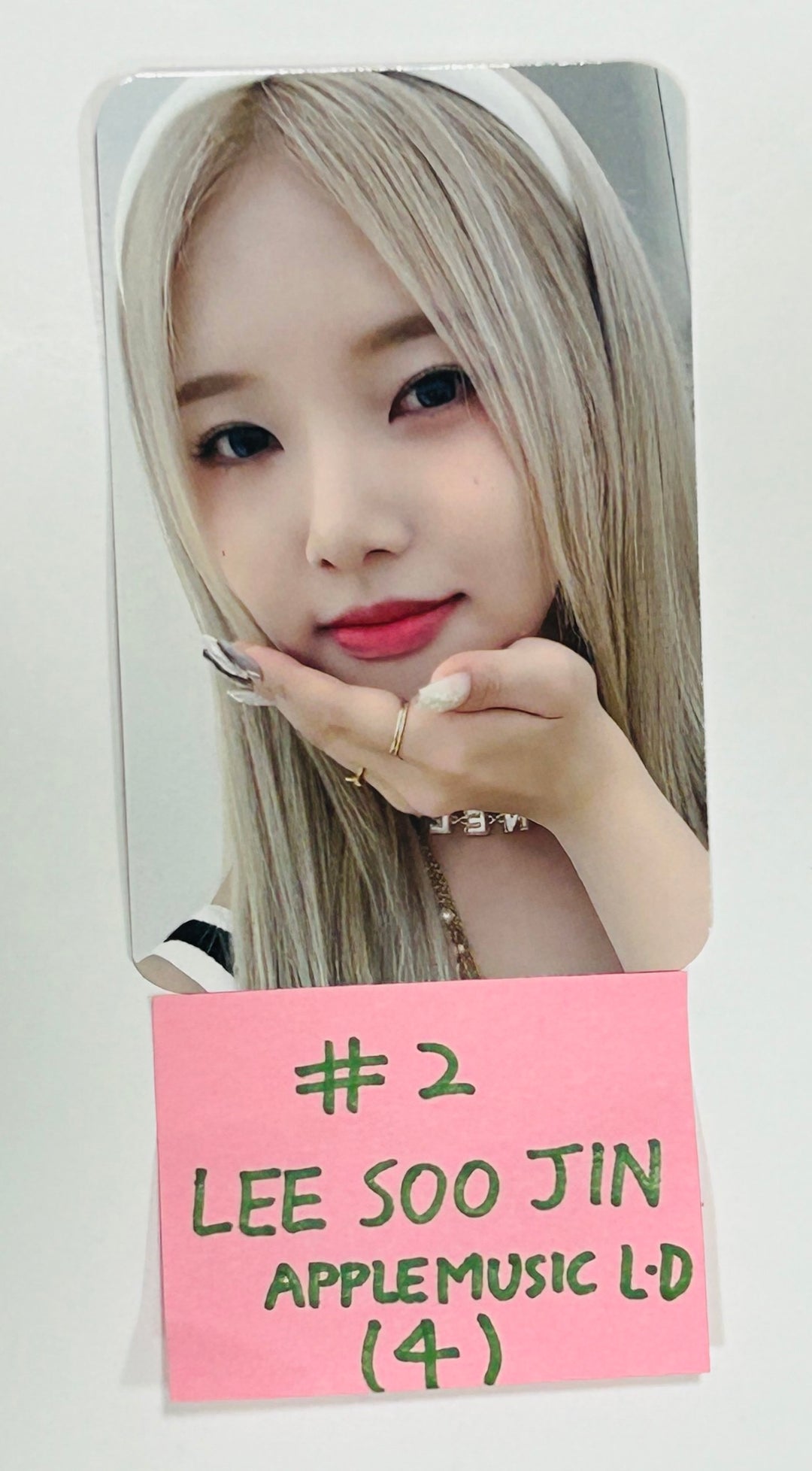 Weeekly "Bliss " - Apple Music Lucky Draw Event Photocard [24.7.10]