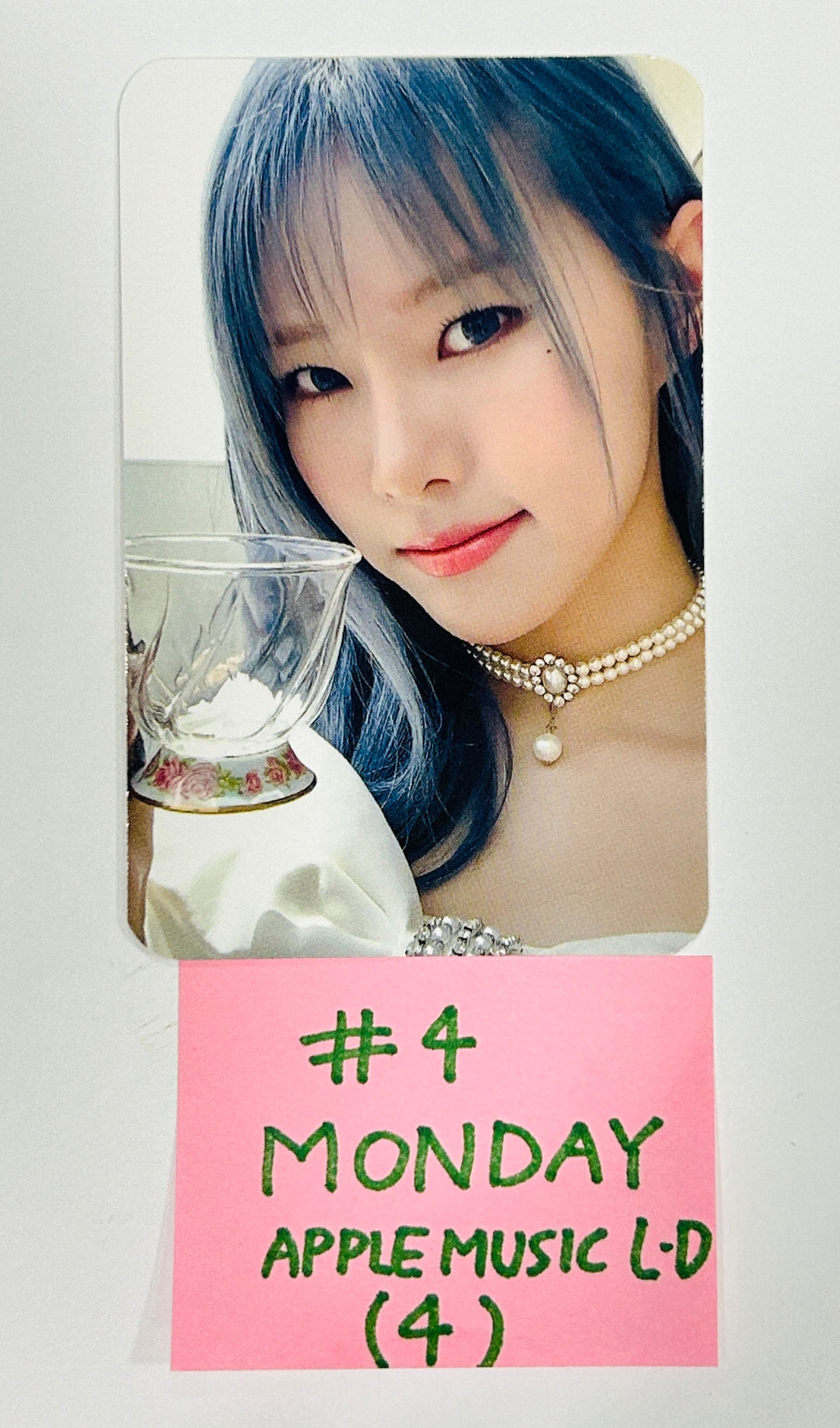 Weeekly "Bliss " - Apple Music Lucky Draw Event Photocard [24.7.10] - HALLYUSUPERSTORE