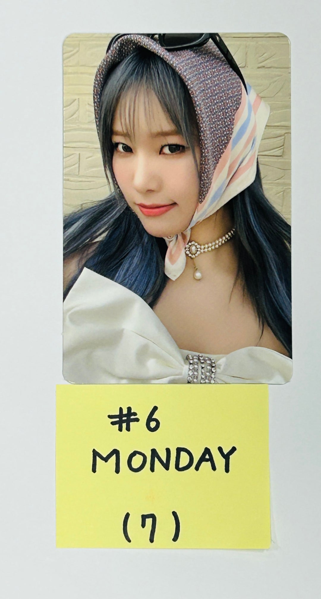 Weeekly "Bliss " - Official Photocard [24.7.11] - HALLYUSUPERSTORE