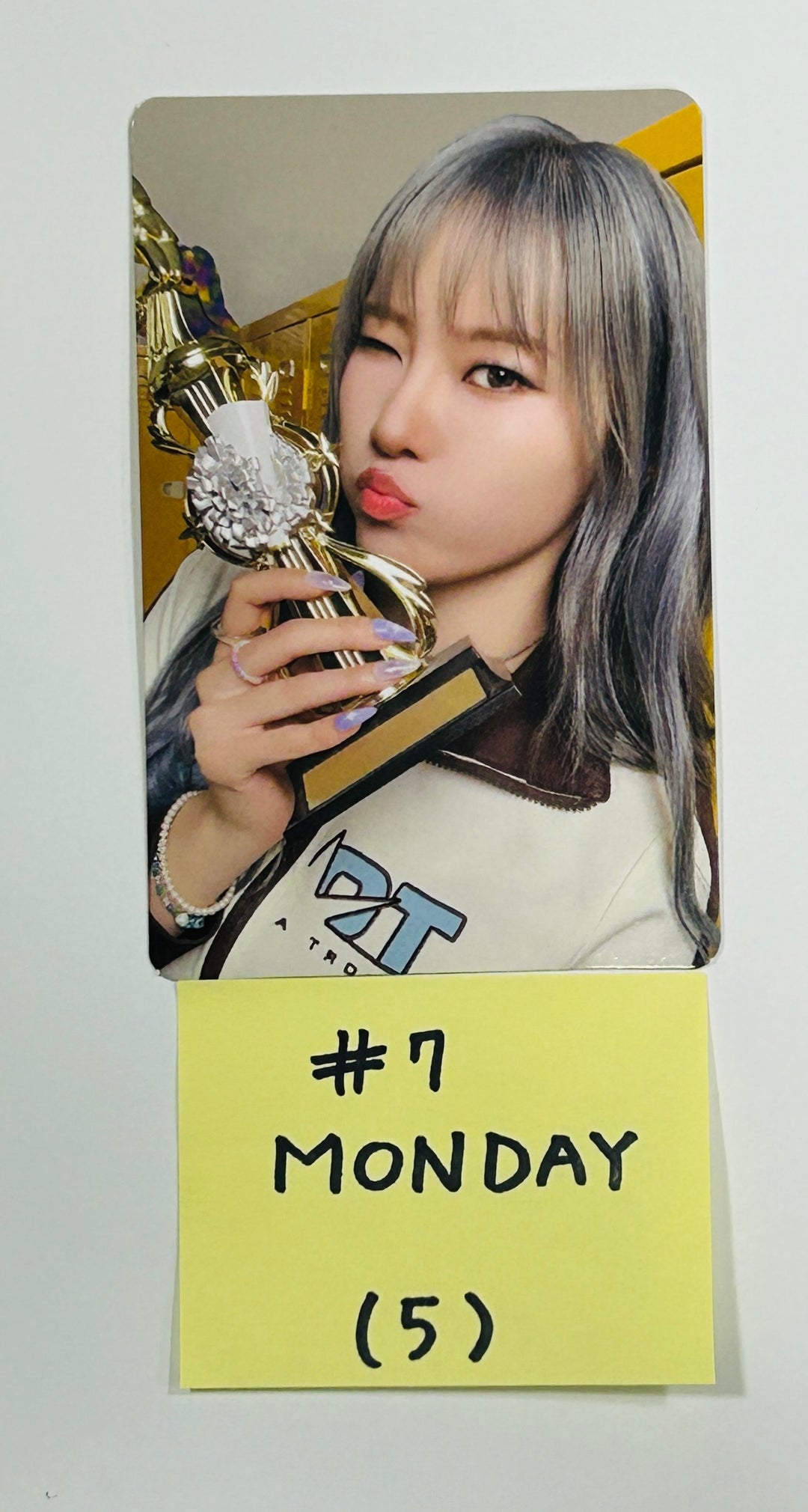 Weeekly "Bliss " - Official Photocard [24.7.11]