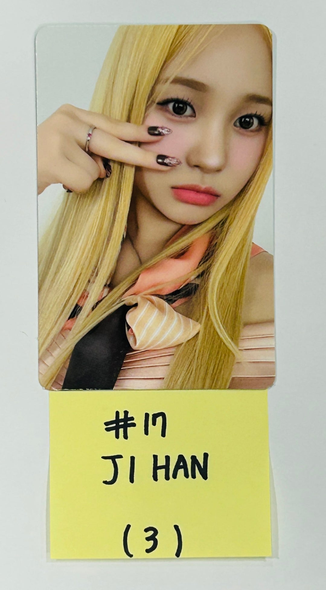 Weeekly "Bliss " - Official Photocard [24.7.11] - HALLYUSUPERSTORE