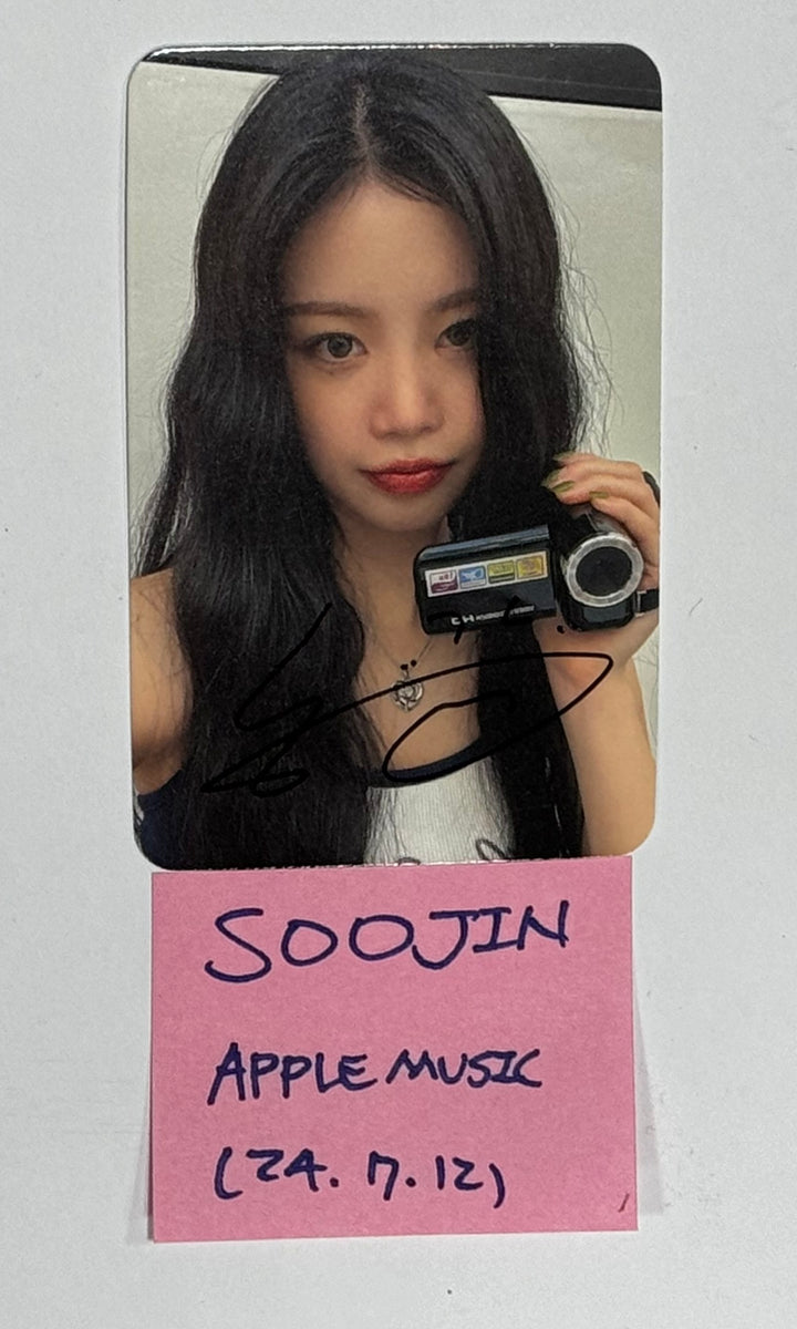 Soojin "RIZZ" - Hand Autographed(Signed) Photocard [24.7.12] - HALLYUSUPERSTORE