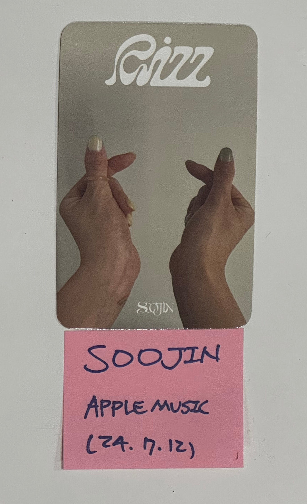 Soojin "RIZZ" - Hand Autographed(Signed) Photocard [24.7.12] - HALLYUSUPERSTORE