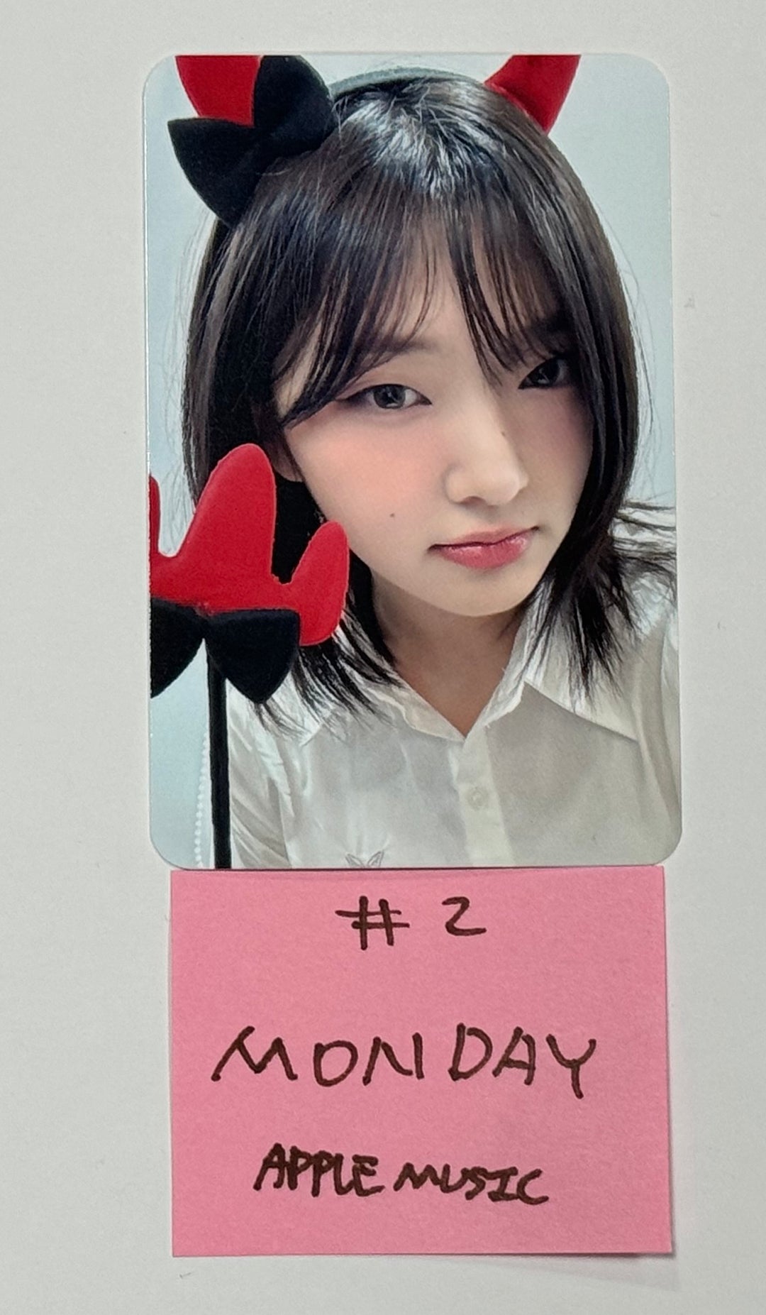 Weeekly "Bliss " - Apple Music Fansign Event Photocard [24.7.12] - HALLYUSUPERSTORE