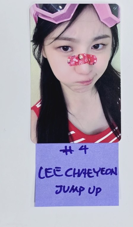 Lee Chae Yeon "SHOWDOWN" - Jump Up Fansign Event Photocard [24.7.15]