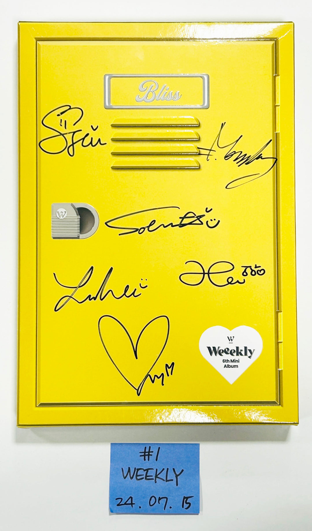 Weeekly "Bliss " - Hand Autographed(Signed) Promo Album [24.7.15] - HALLYUSUPERSTORE