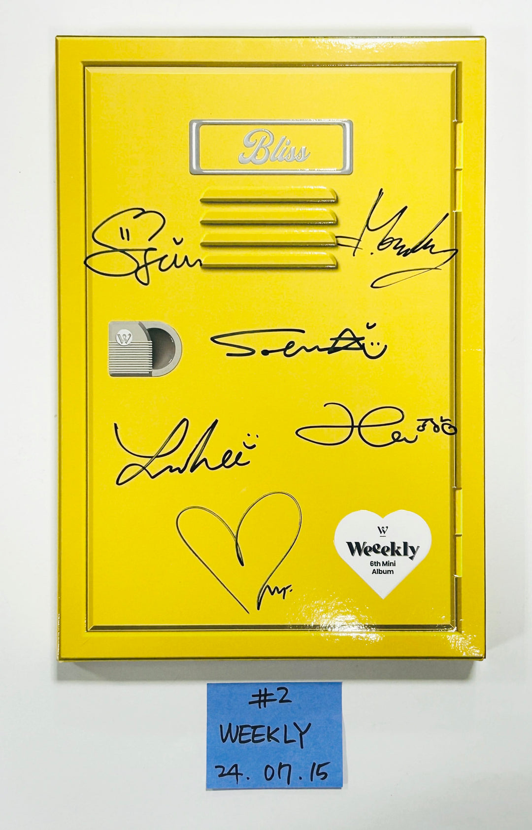 Weeekly "Bliss " - Hand Autographed(Signed) Promo Album [24.7.15] - HALLYUSUPERSTORE