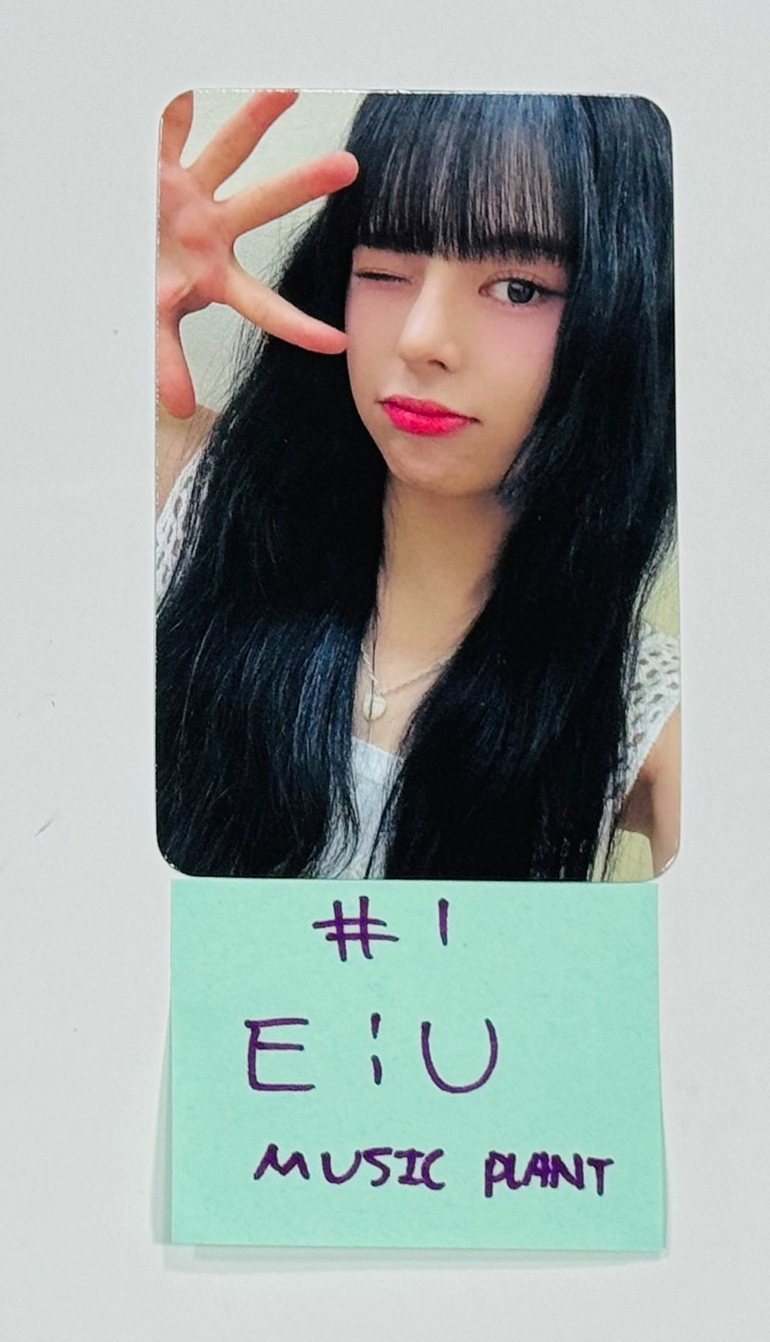 Everglow "ZOMBIE " - Music Plant Fansign Event Photocard [24.7.19] - HALLYUSUPERSTORE