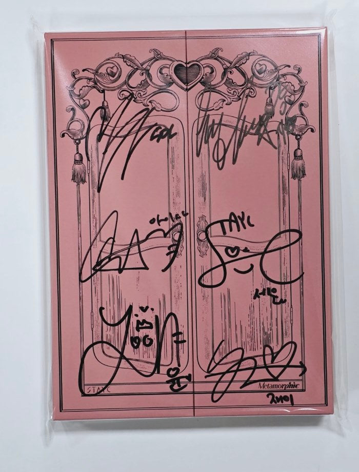 STAYC "Metamorphic"- Hand Autographed(Signed) Album [24.7.19] - HALLYUSUPERSTORE