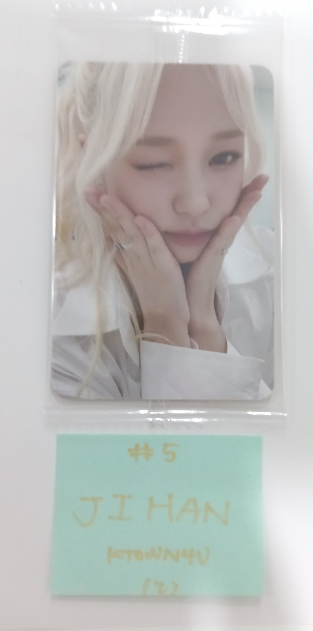 Weeekly "Bliss " - Ktown4U Fansign Event Photocard [24.8.1] - HALLYUSUPERSTORE