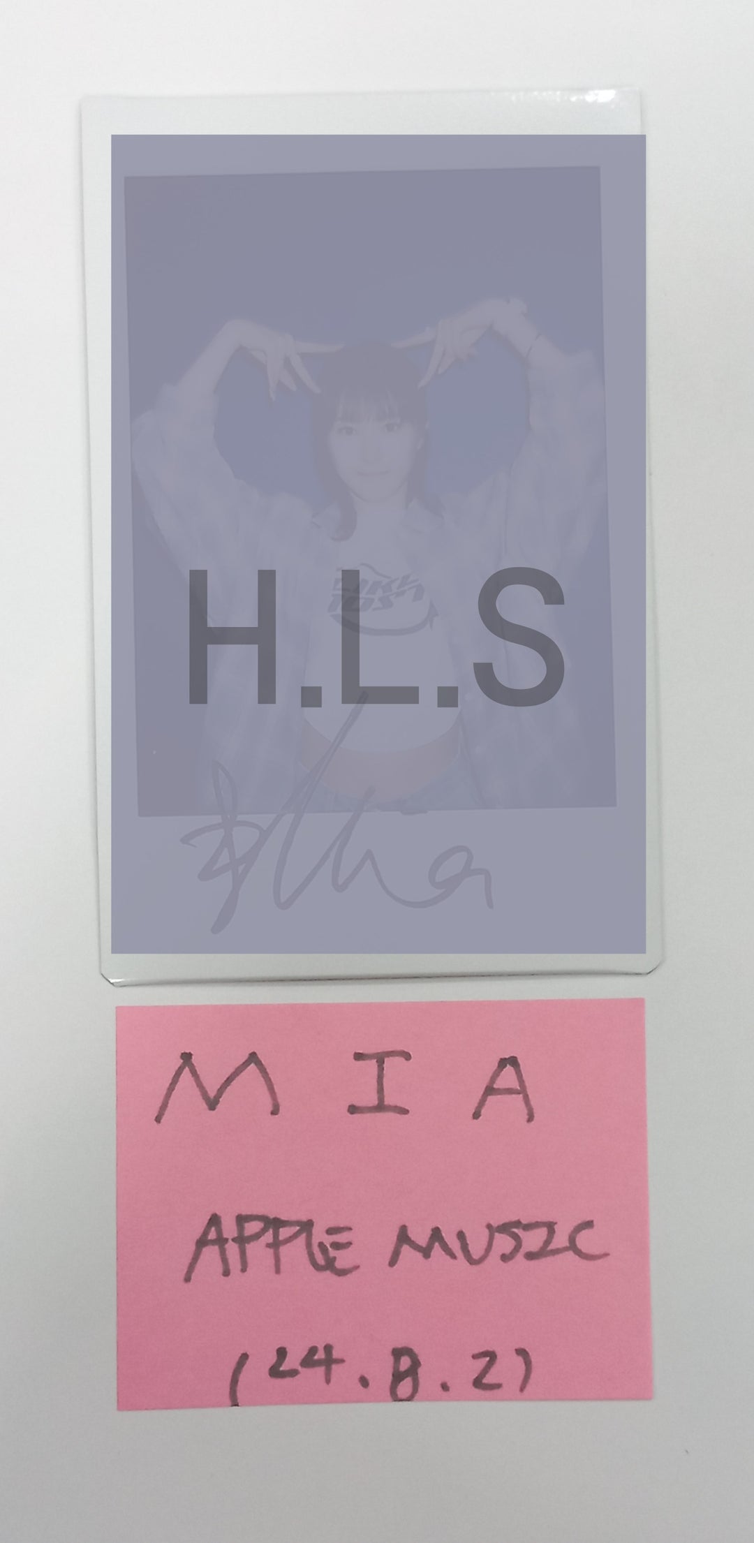 Mia (Of Everglow) "ZOMBIE" - Hand Autographed(Signed) Polaroid [24.8.2] - HALLYUSUPERSTORE