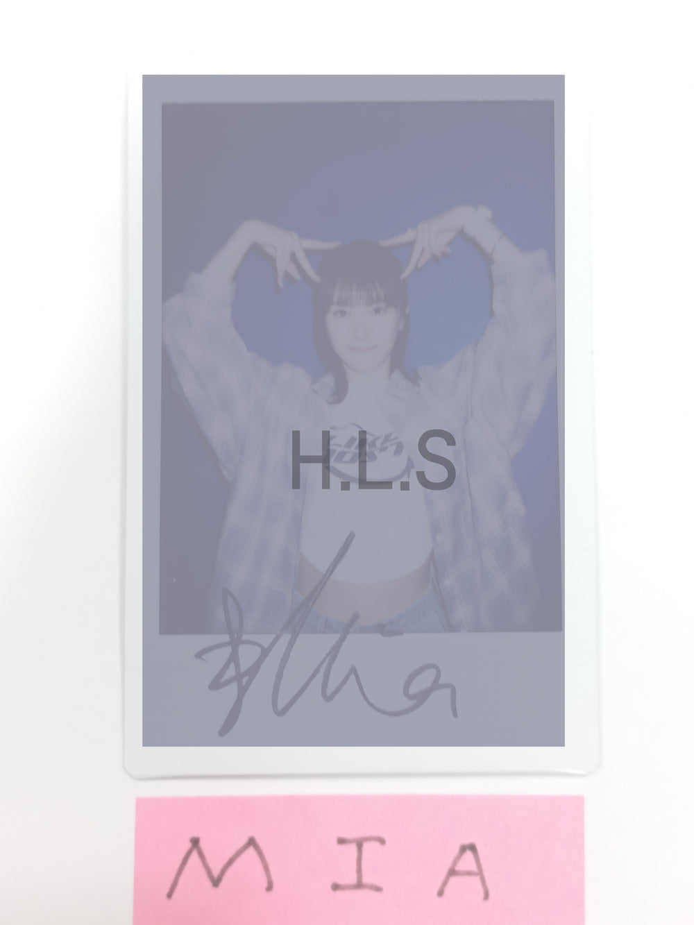 Mia (Of Everglow) "ZOMBIE" - Hand Autographed(Signed) Polaroid [24.8.2] - HALLYUSUPERSTORE