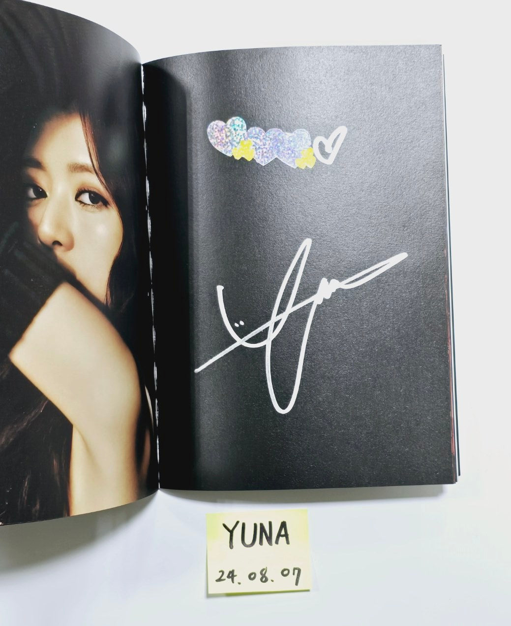 Yuna (Of Itzy) "Born To Be" - Hand Autographed(Signed) Album [24.8.7] - HALLYUSUPERSTORE