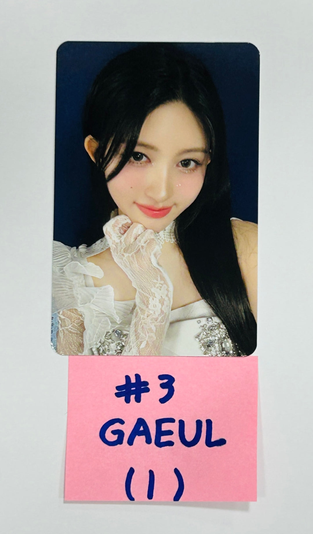 IVE THE 1ST WORLD TOUR ‘SHOW WHAT I HAVE’－ENCORE - Official Scratch Photocard [24.8.12] - HALLYUSUPERSTORE