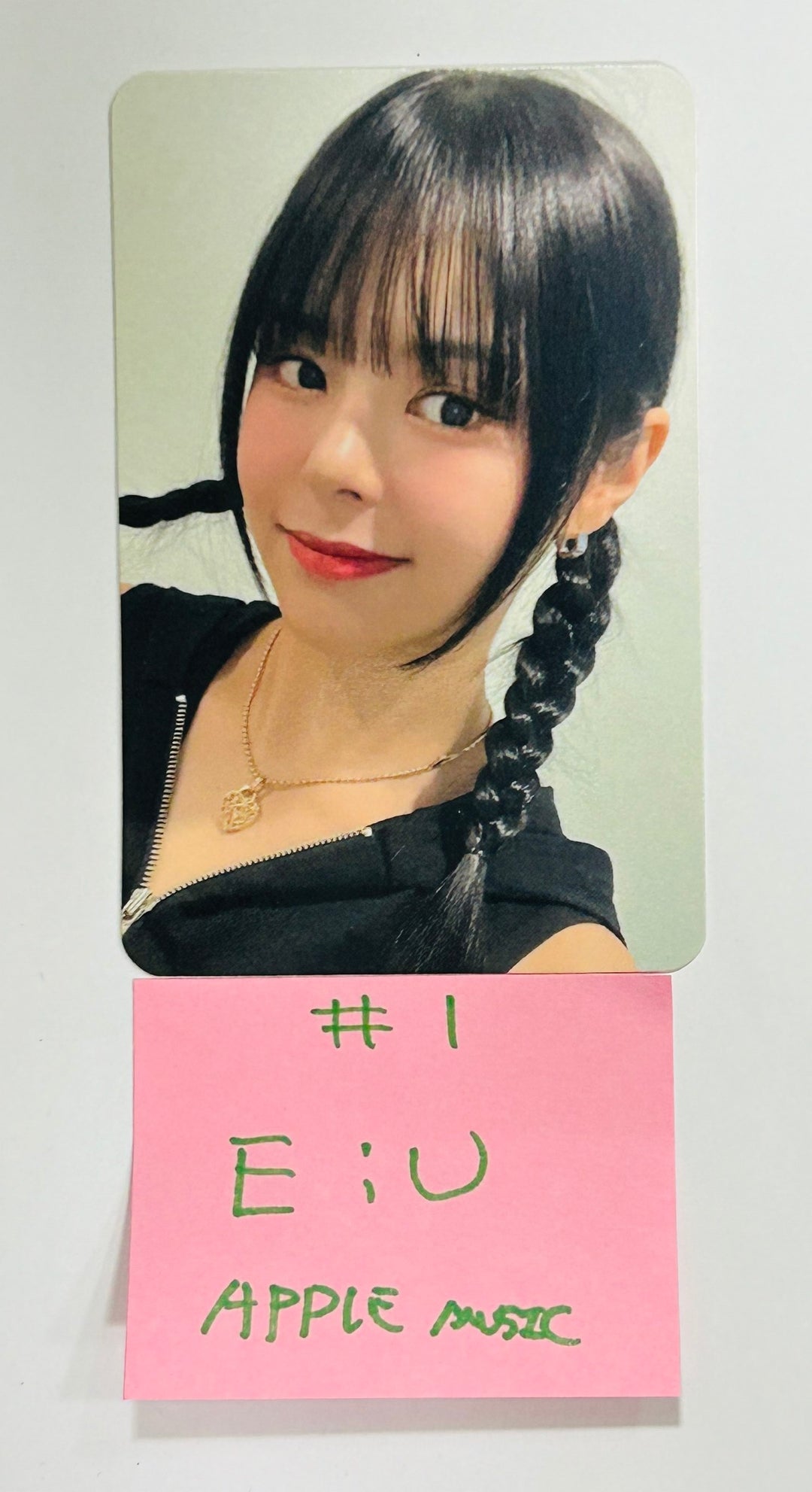 Everglow "ZOMBIE " - Apple Music Fansign Event Photocard Round 6 [24.8.12] - HALLYUSUPERSTORE