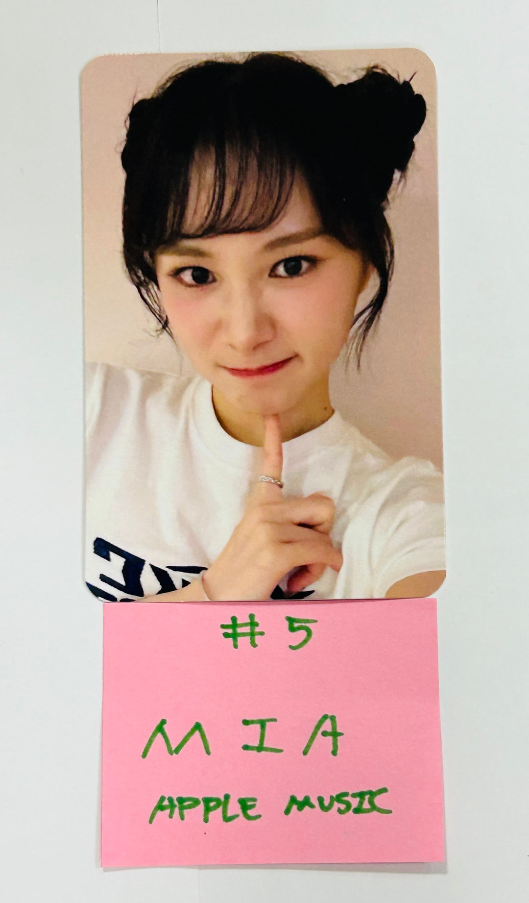 Everglow "ZOMBIE " - Apple Music Fansign Event Photocard Round 6 [24.8.12] - HALLYUSUPERSTORE