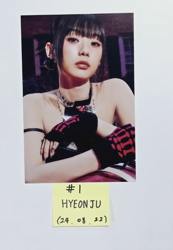 UNIS 'CURIOUS' - Hand Autographed(Signed) Postcard [24.8.22] - HALLYUSUPERSTORE