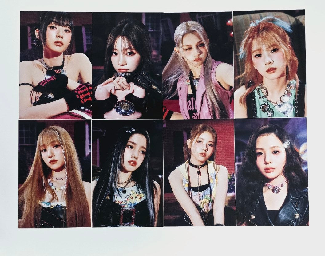 UNIS 'CURIOUS' - Hand Autographed(Signed) Postcard [24.8.22