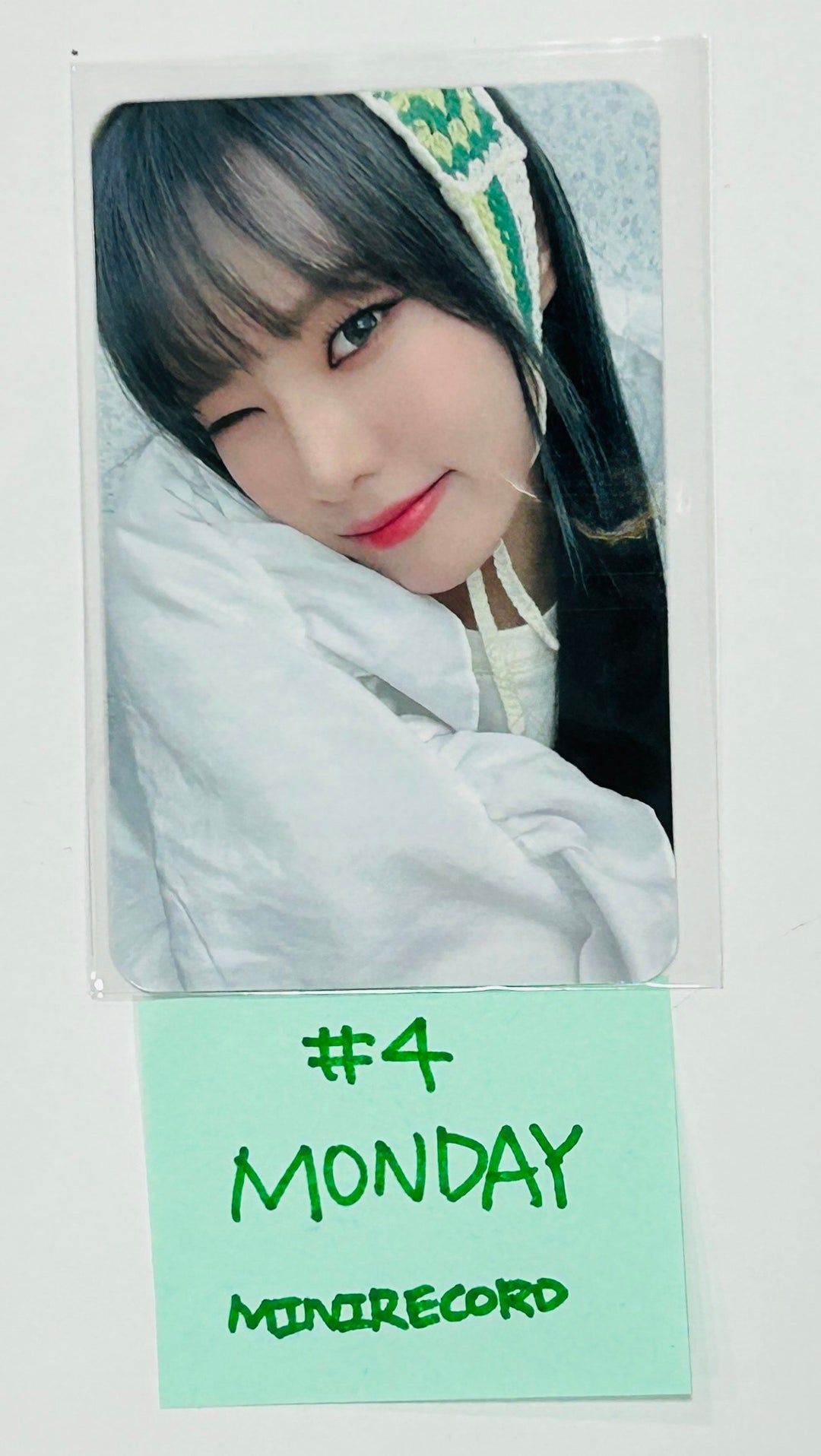 Weeekly "Bliss" - Mini Record Fansign Event Photocard Round 5 [Platform Ver.] [24.8.23] - HALLYUSUPERSTORE