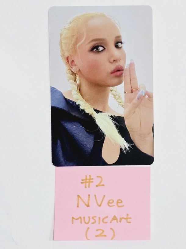 BLACKSWAN "Roll Up" - Music Art Fansign Event Photocard [24.8.26] - HALLYUSUPERSTORE