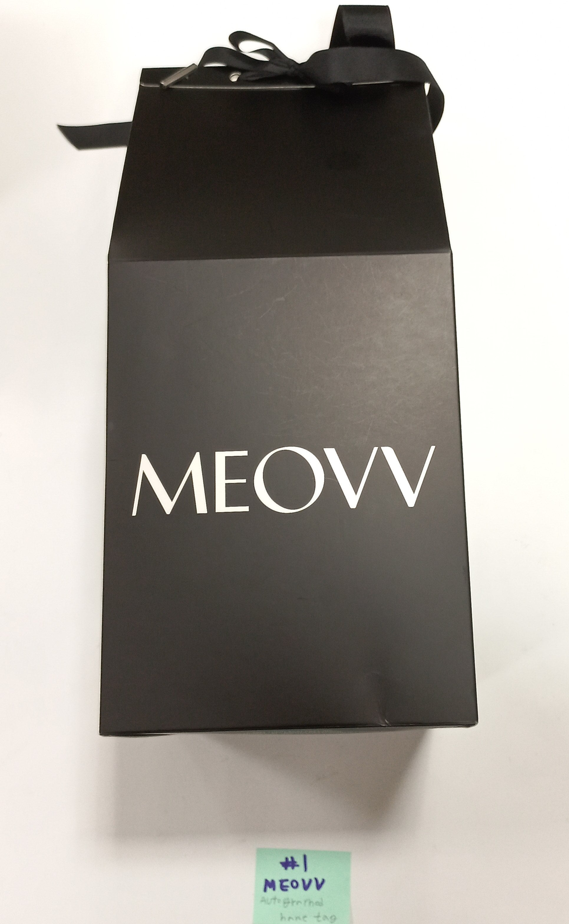 MEOVV DEBUT PRE-LISTENING - POP-UP OFFICIAL MD [BLACK TAIL KEY