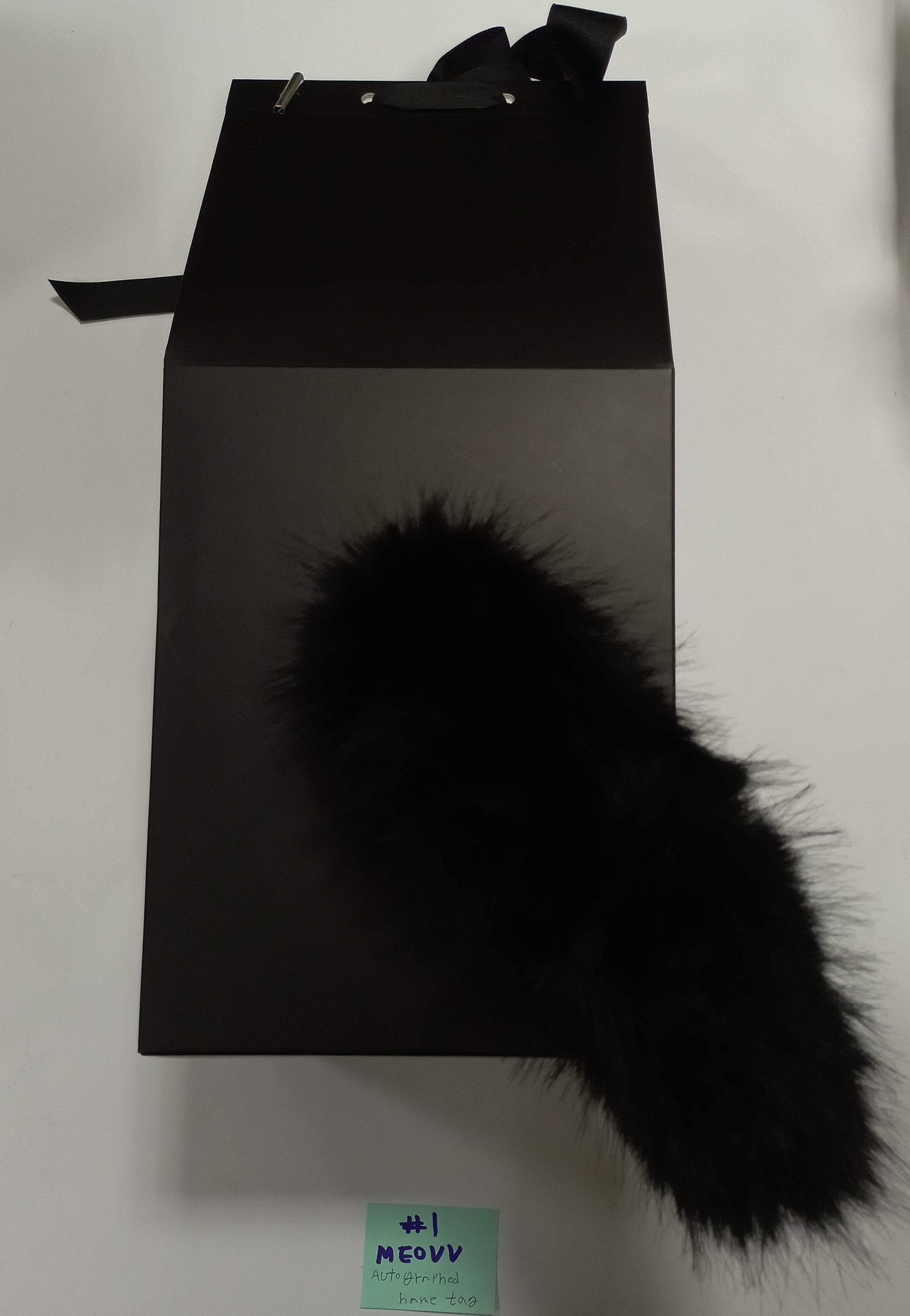 MEOVV DEBUT PRE-LISTENING - POP-UP OFFICIAL MD [BLACK TAIL KEY