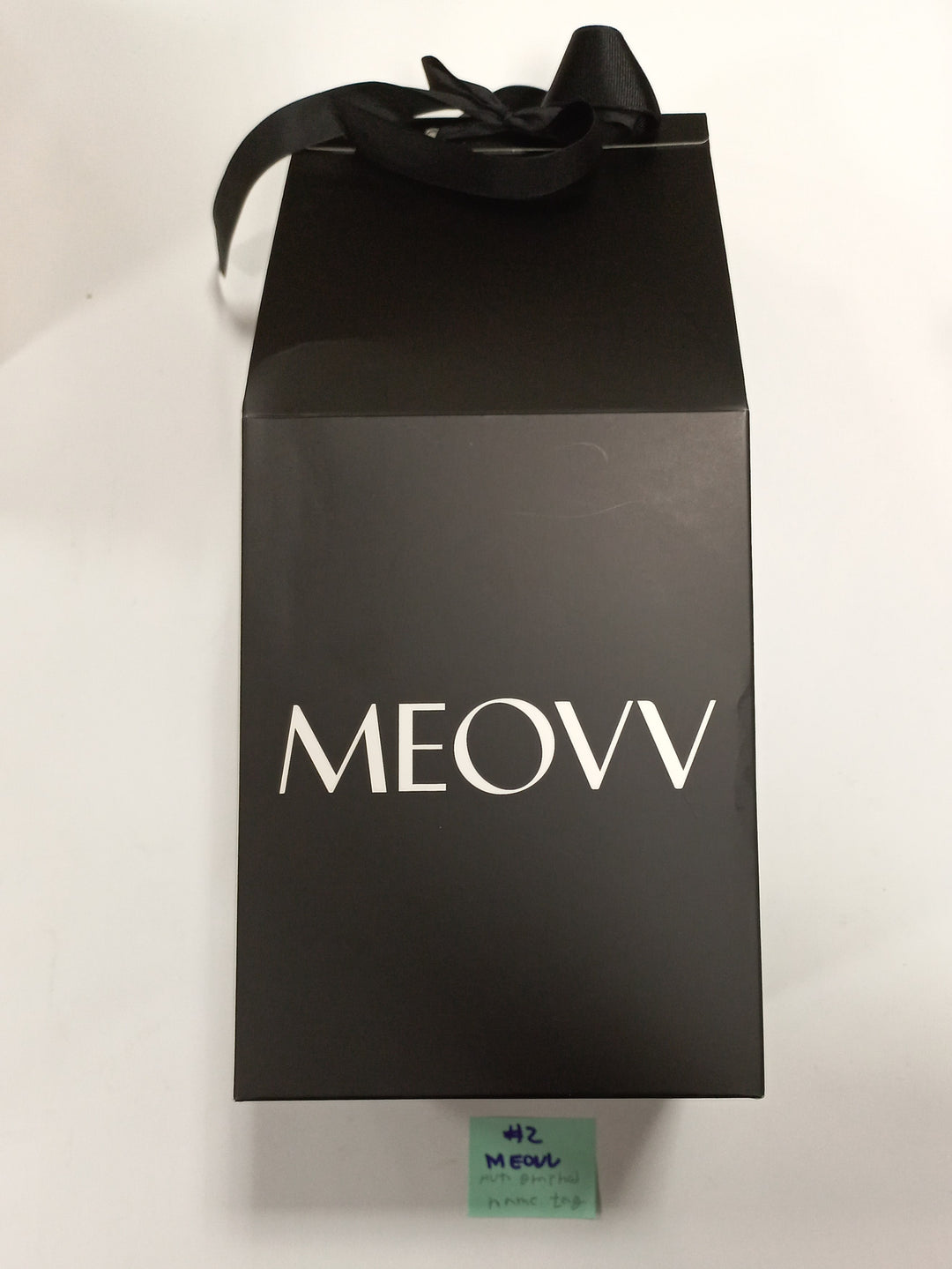 MEOVV DEBUT PRE-LISTENING - POP-UP OFFICIAL MD [BLACK TAIL KEY CHAIN] [24.8.29] - HALLYUSUPERSTORE