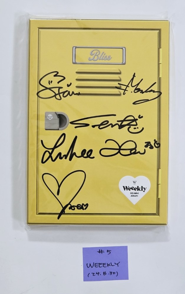 Weeekly "Bliss " - Hand Autographed(Signed)  Album [24.8.30] - HALLYUSUPERSTORE