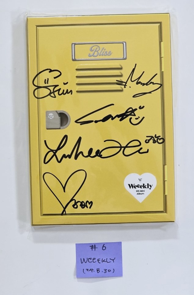 Weeekly "Bliss " - Hand Autographed(Signed)  Album [24.8.30] - HALLYUSUPERSTORE