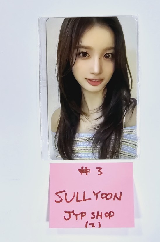 NMIXX "Fe3O4: STICK OUT" - JYP Shop Fansign Event Photocard [24.9.3] - HALLYUSUPERSTORE