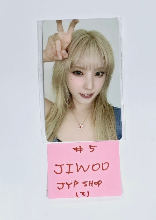 NMIXX "Fe3O4: STICK OUT" - JYP Shop Fansign Event Photocard [24.9.3] - HALLYUSUPERSTORE