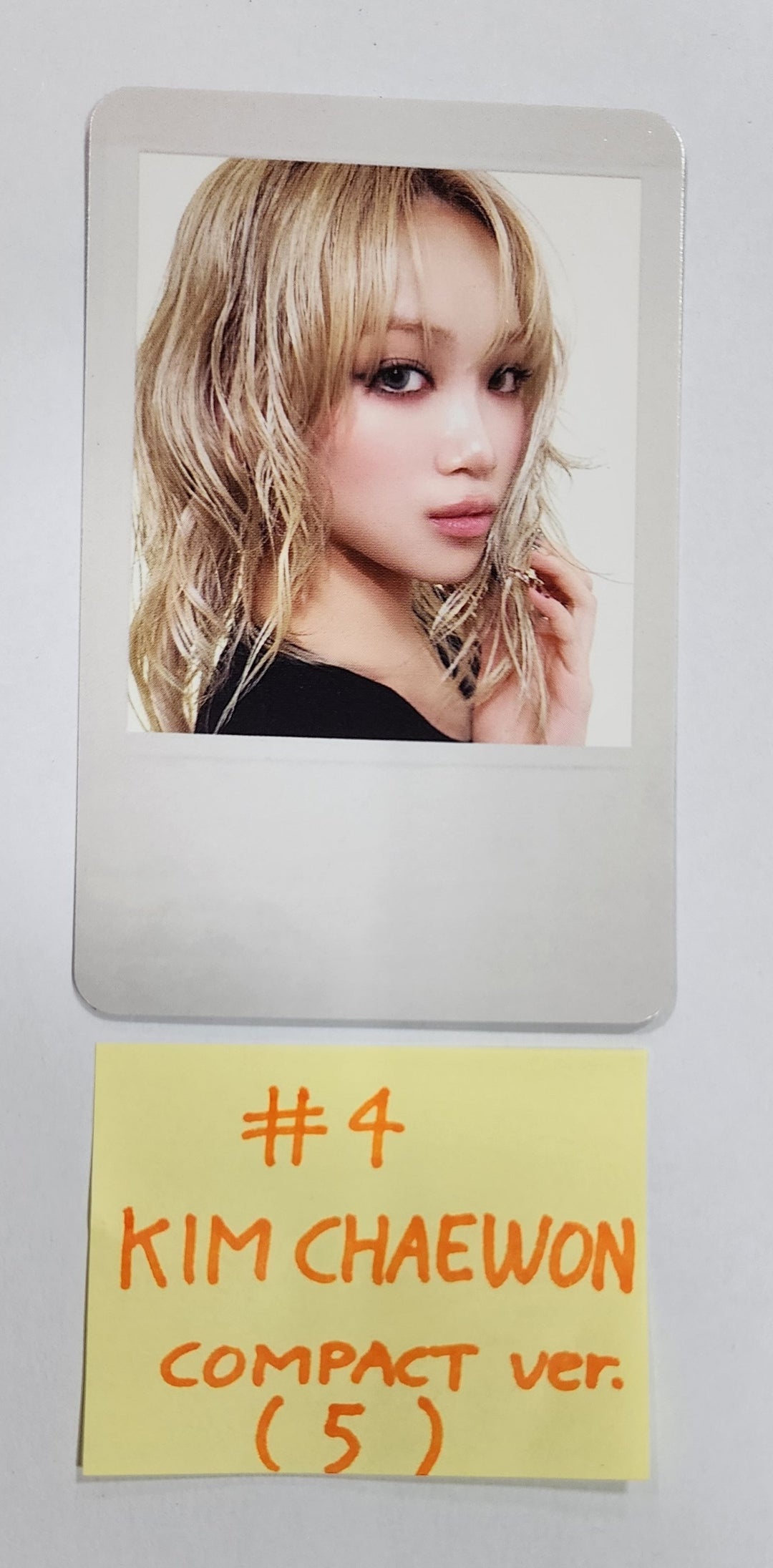 LE SSERAFIM "CRAZY" - Official Photocard [Compact Ver.] [24.9.3] - HALLYUSUPERSTORE