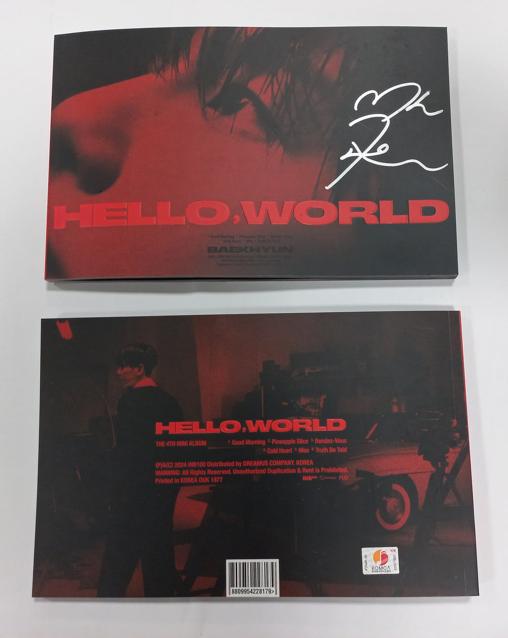 BAEKHYUN "Hello, World" - Hand Autographed(Signed) Promo Album [24.9.9] - HALLYUSUPERSTORE