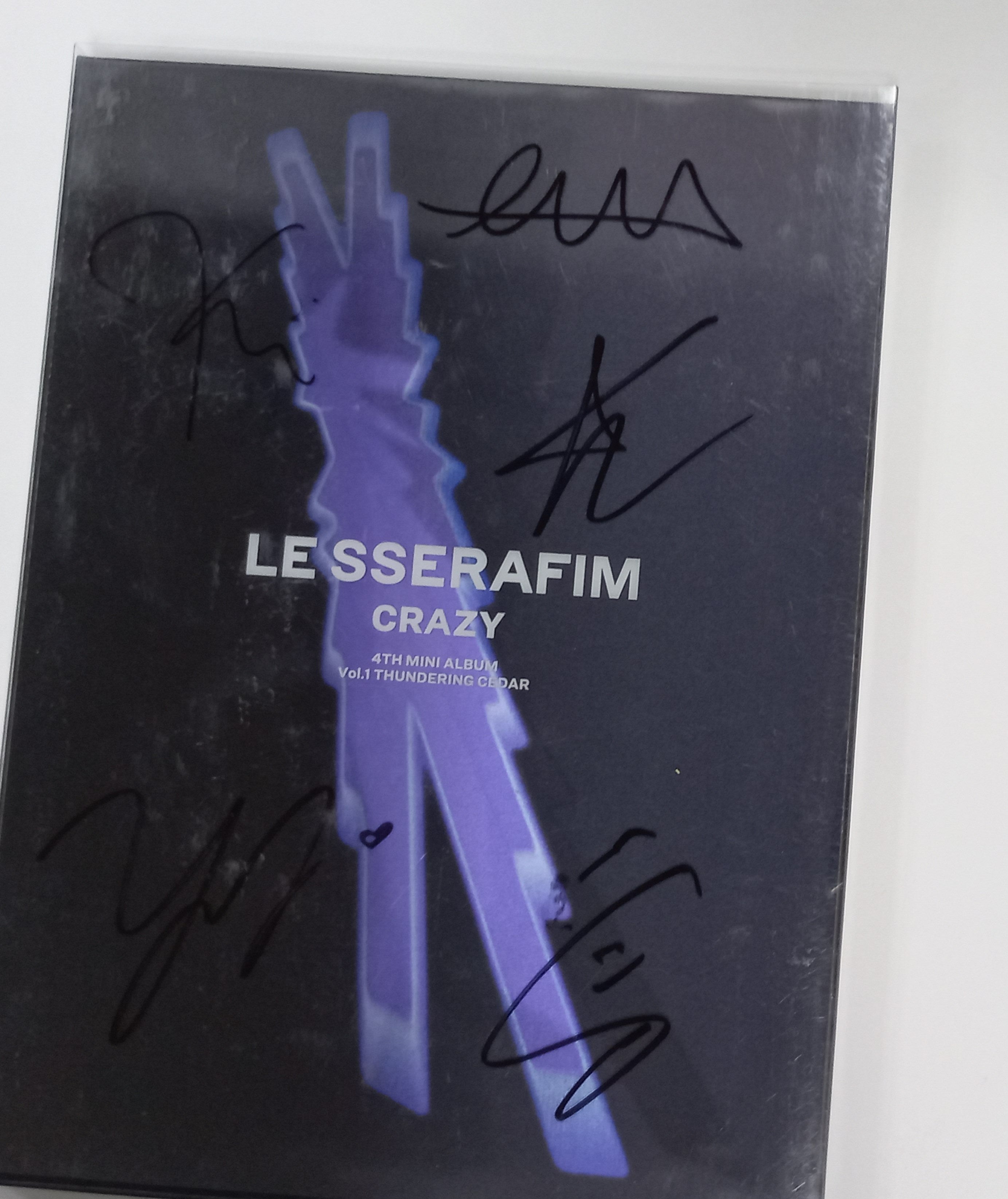 LE SSERAFIM 