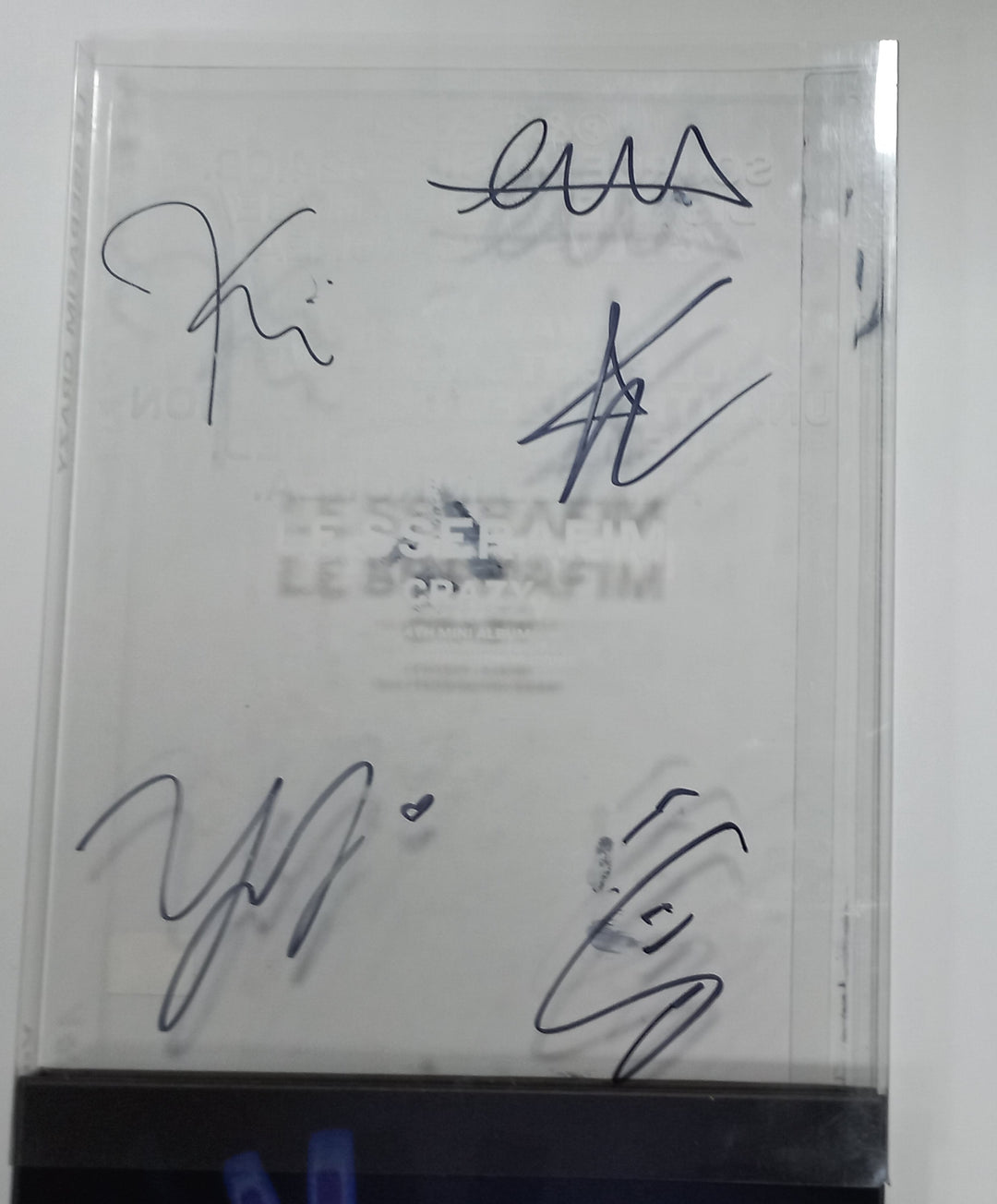 LE SSERAFIM "CRAZY" - Hand Autographed(Signed) Promo Album [24.9.9] - HALLYUSUPERSTORE