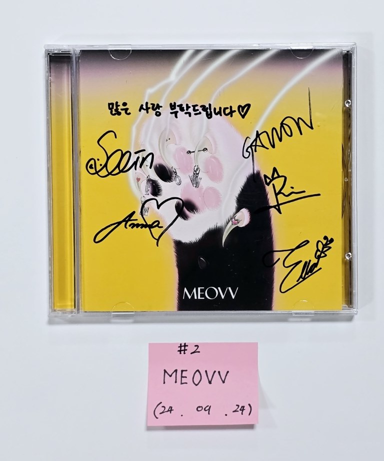 MEOVV 直筆サイン入り　1st EP アルバム　2冊 Meovv “MEOW” Digital Single - Hand Autographed(Signed) Promo Album