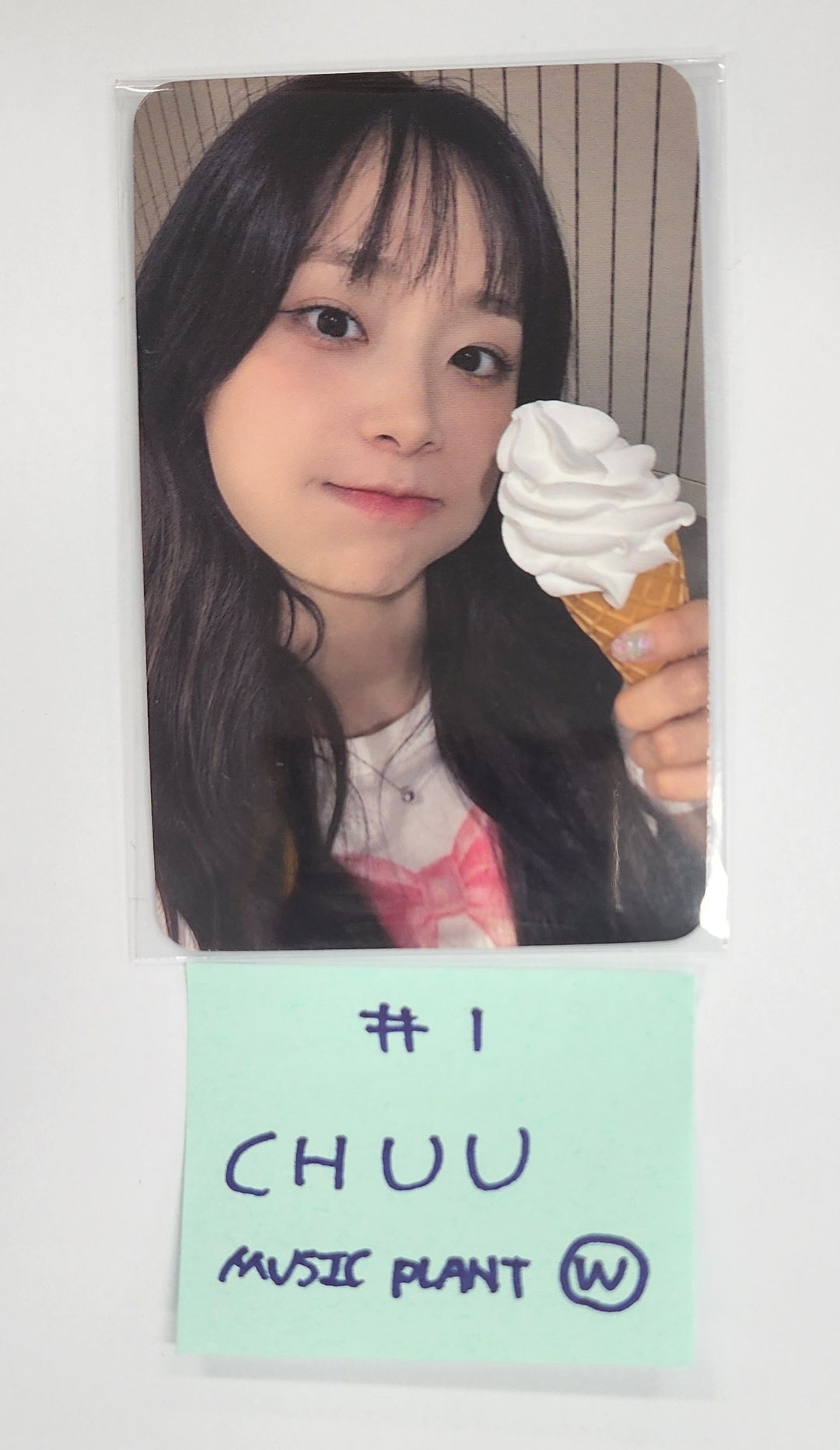 CHUU "Strawberry Rush" - Music Plant Fansign Event Winner Photocard [24.10.4] - HALLYUSUPERSTORE