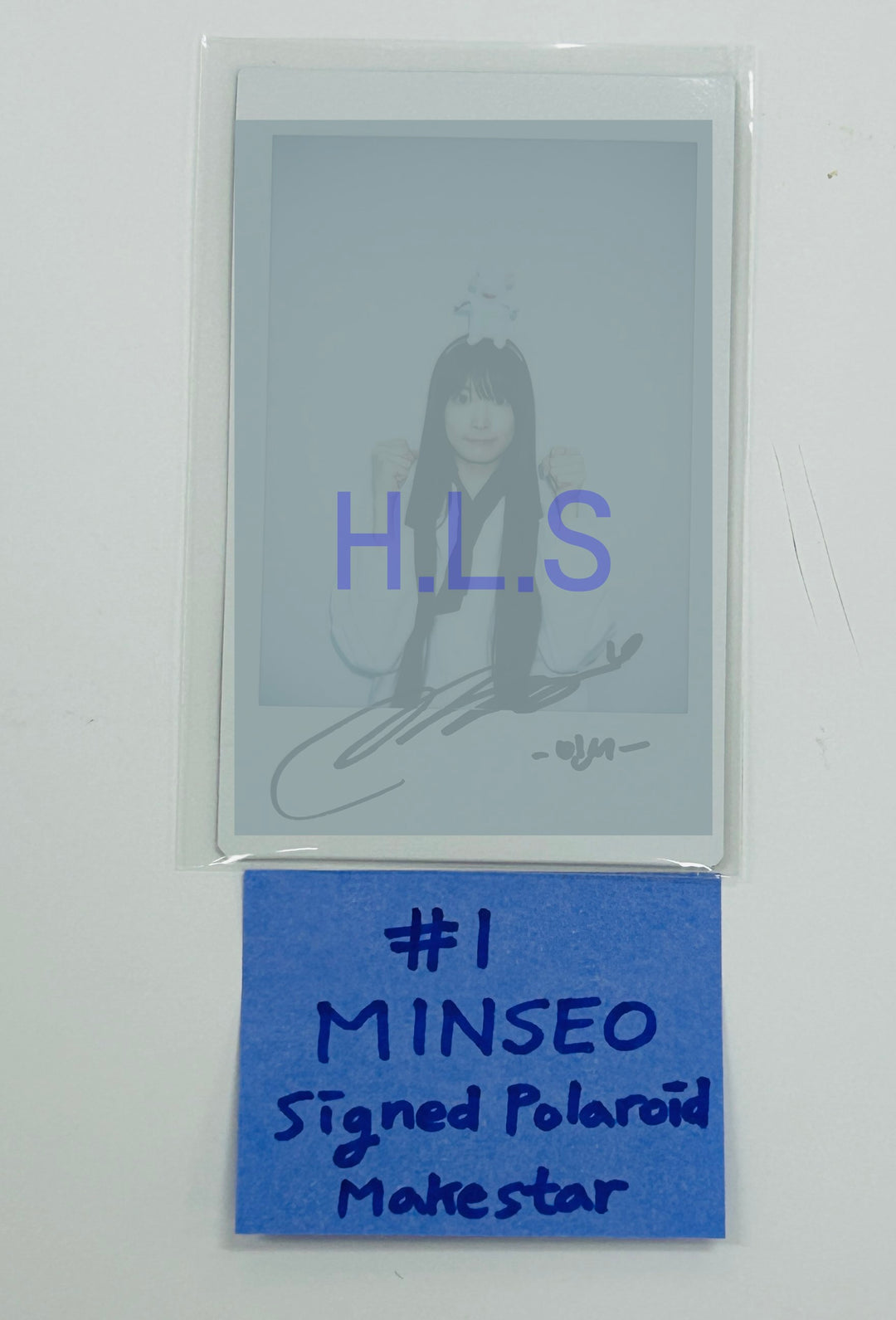 Wooah "Unframed" - Hand Autographed(Signed) Polaroid, Photocard [24.10.8] - HALLYUSUPERSTORE