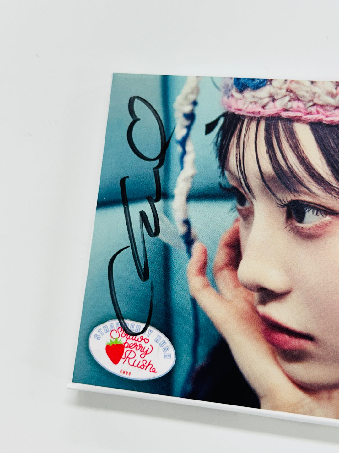 CHUU "Strawberry Rush" - Hand Autographed(Signed) Album (STAYG Album Ver.) [24.10.8] - HALLYUSUPERSTORE