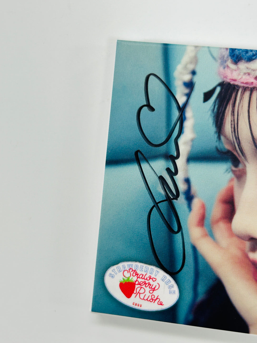 CHUU "Strawberry Rush" - Hand Autographed(Signed) Album (STAYG Album Ver.) [24.10.8] - HALLYUSUPERSTORE